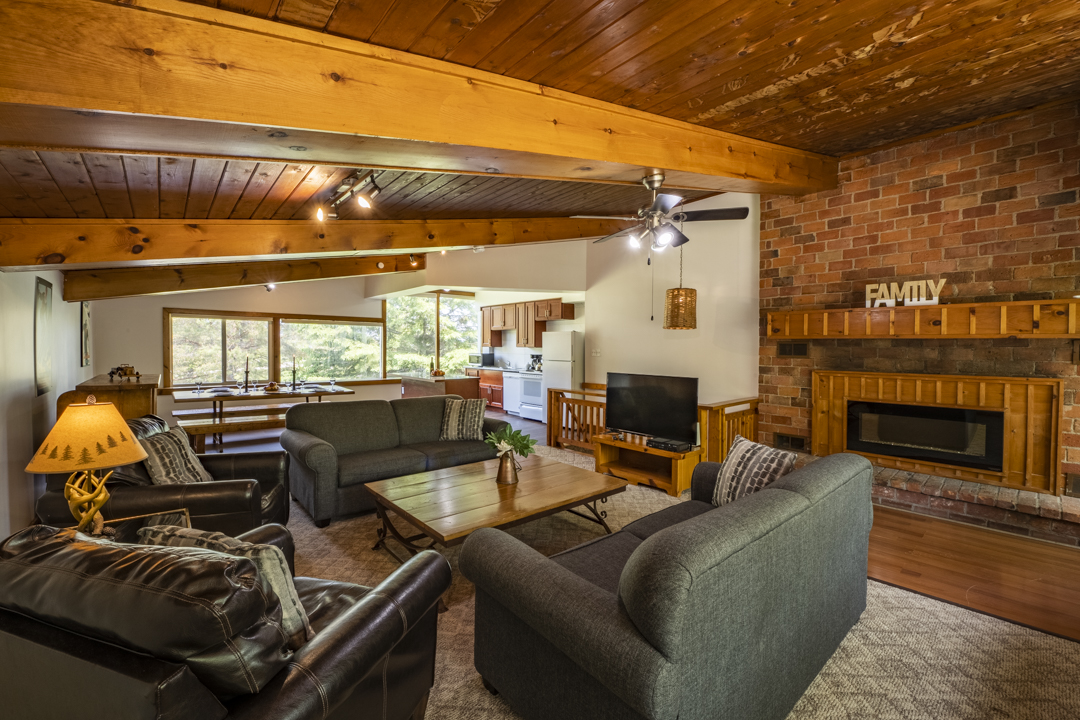 Cozy sitting area, mountain views