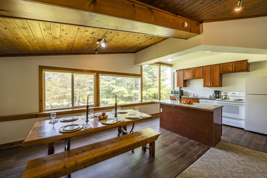 Kitchen/Dining area