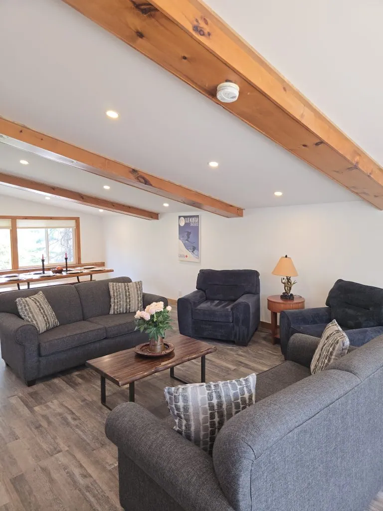4 bedroom Cottage - 1 min drive from Ski Lifts- Near Blue Mountain Village - #FO2