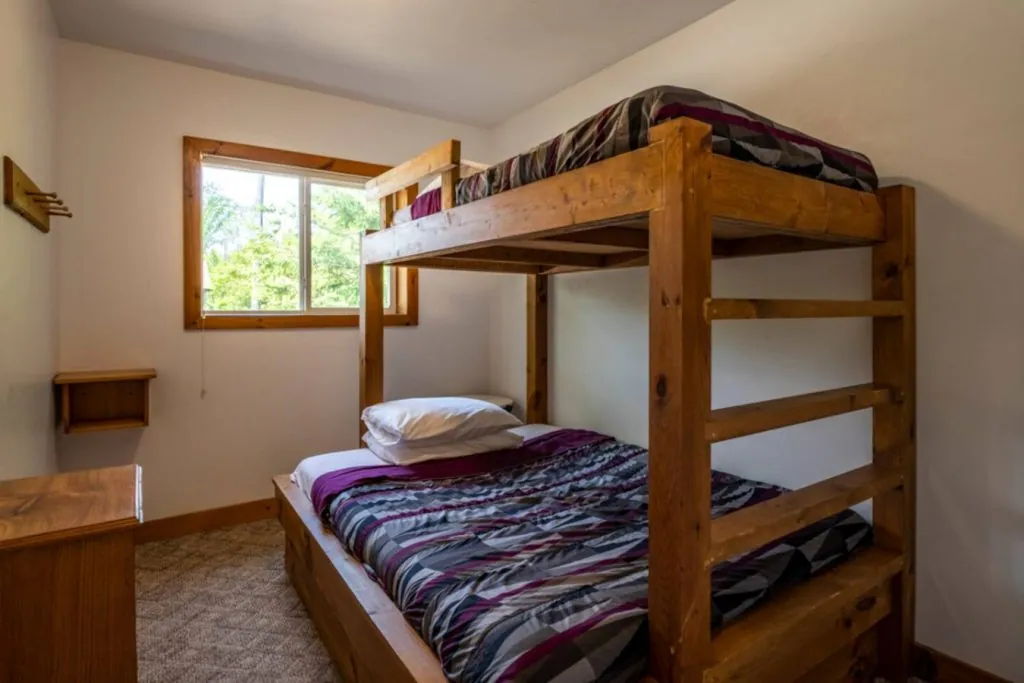 4 bedroom Cottage - Private Beach Access - Walk to Blue Mountain Village_22
