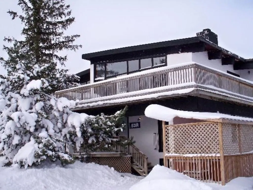 6 BR Blue Mountain Cottage - Private Beach -Hot Tub - Sauna, Ping Pong Table #52R_2