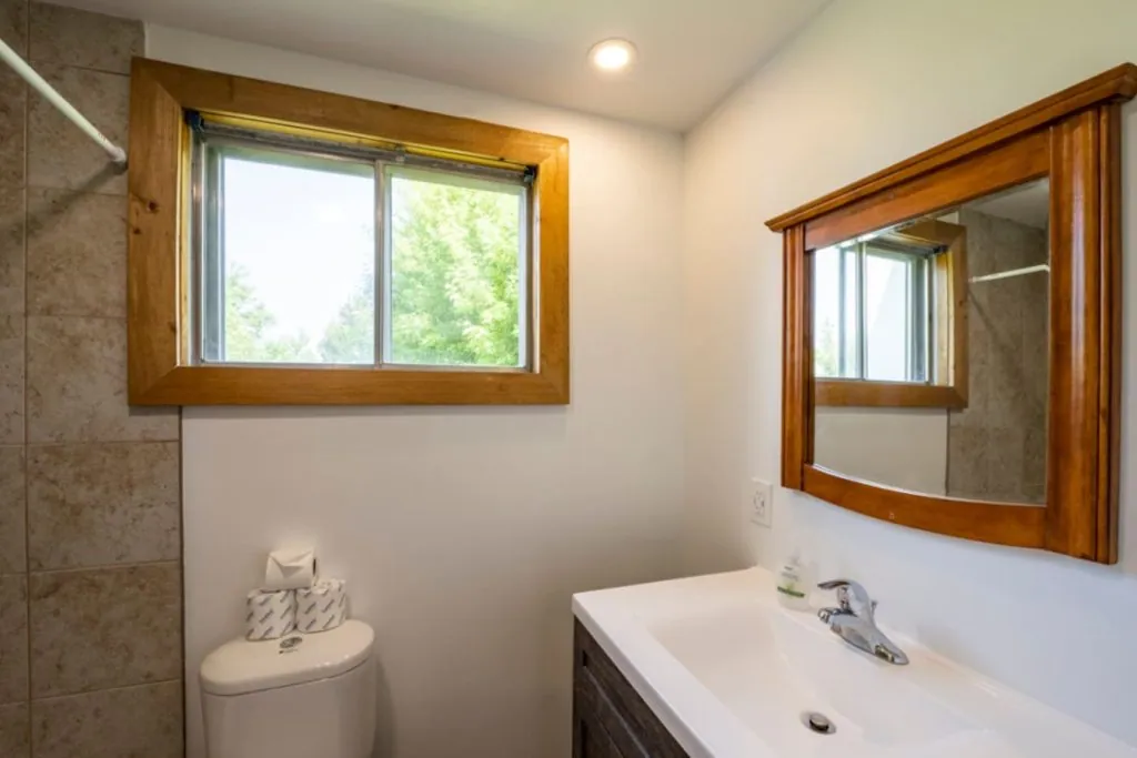 6 BR Blue Mountain Cottage - Private Beach -Hot Tub - Sauna, Ping Pong Table #52R_22