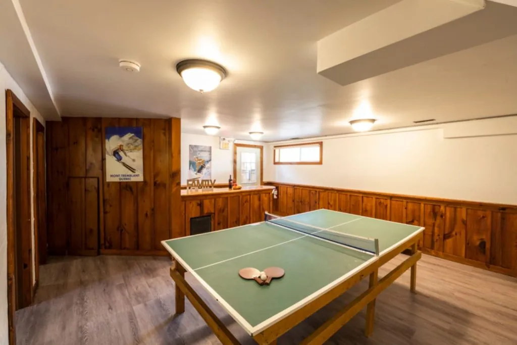 6 BR Blue Mountain Cottage - Private Beach -Hot Tub - Sauna, Ping Pong Table #52R_24