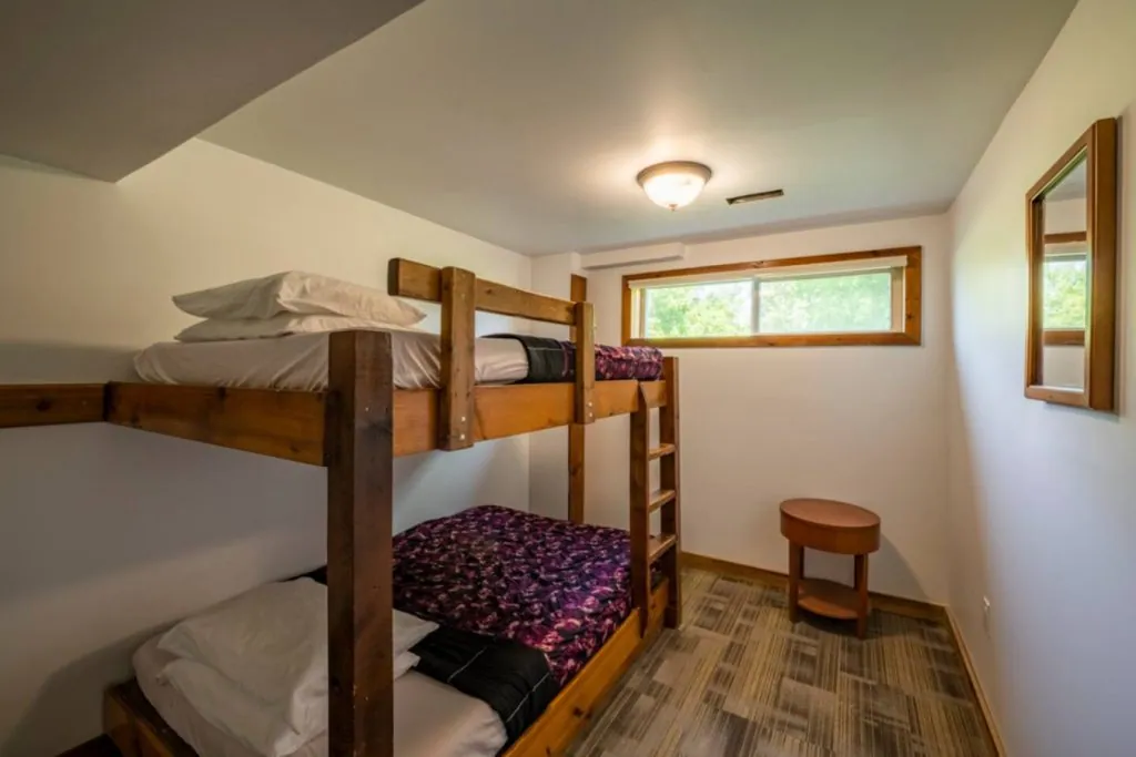 6 BR Blue Mountain Cottage - Private Beach -Hot Tub - Sauna, Ping Pong Table #52R_29