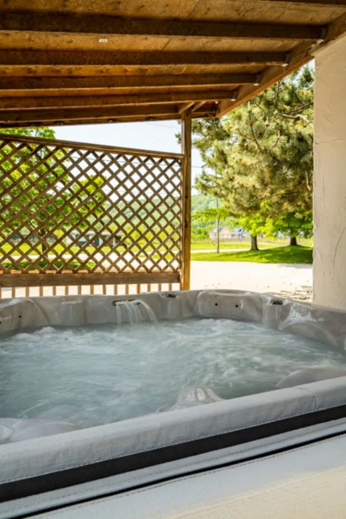 6 BR Blue Mountain Cottage - Private Beach -Hot Tub - Sauna, Ping Pong Table #52R_6