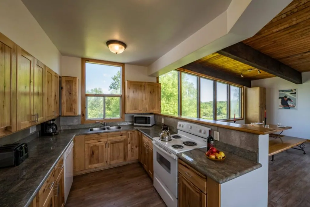 6 BR Blue Mountain Cottage - Private Beach -Hot Tub - Sauna, Ping Pong Table #52R_9