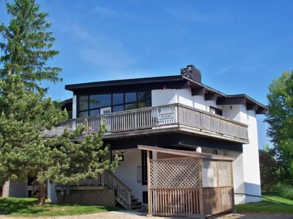 6 BR Blue Mountain Cottage - Private Beach, Hot Tub, Sauna, Ping Pong Table #53L_15