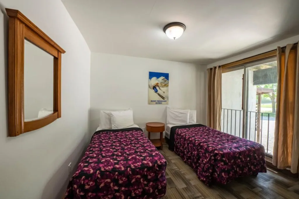 6 BR Blue Mountain Cottage - Private Beach, Hot Tub, Sauna, Ping Pong Table #53L_29