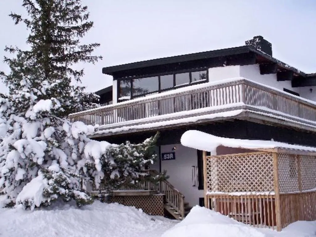 6 BR Blue Mountain Cottage - Private Beach, Hot Tub, Sauna, Ping Pong Table #53L_3