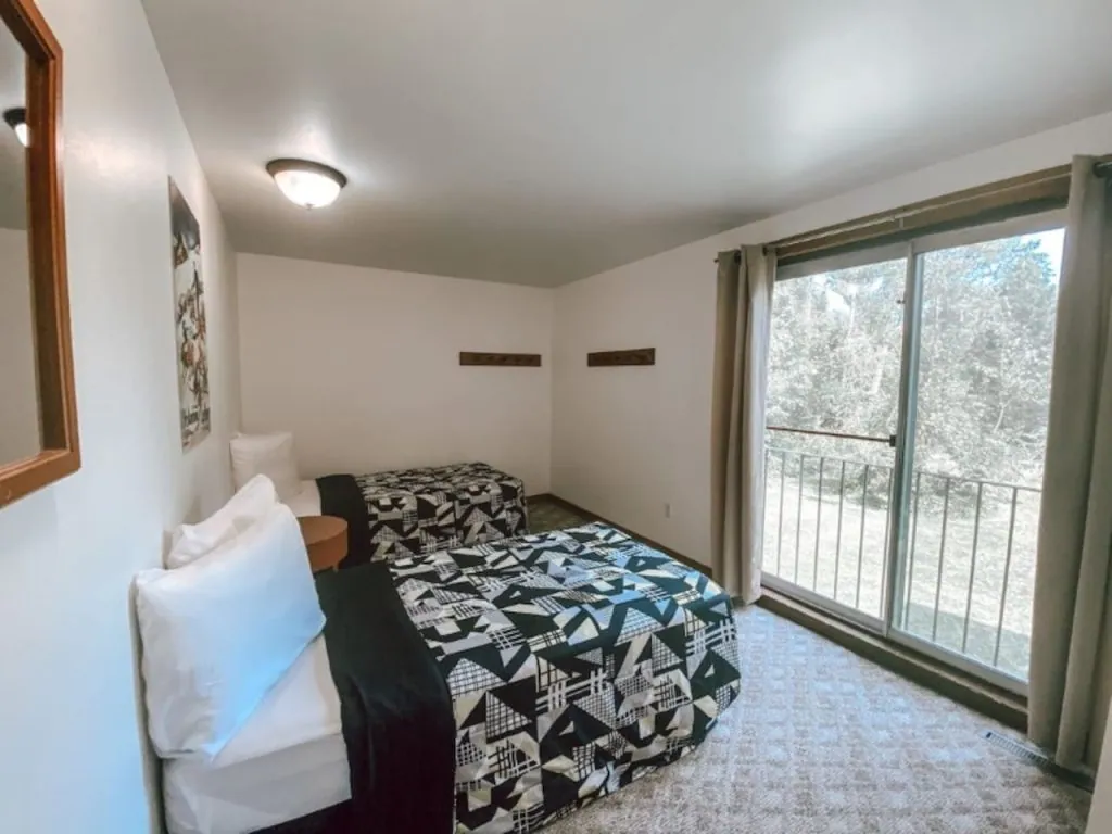 6 BR Blue Mountain Cottage - Private Beach - Hot Tub - Sauna, Ping Pong Table #53R_14