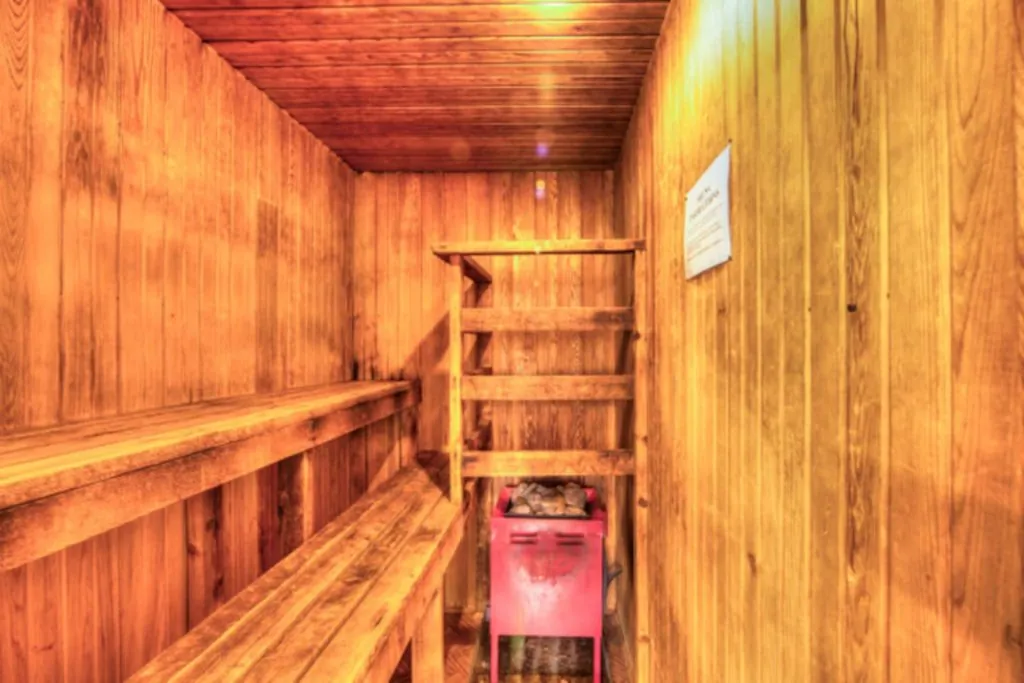 6 BR Blue Mountain Cottage - Private Beach - Hot Tub - Sauna, Ping Pong Table #53R_18