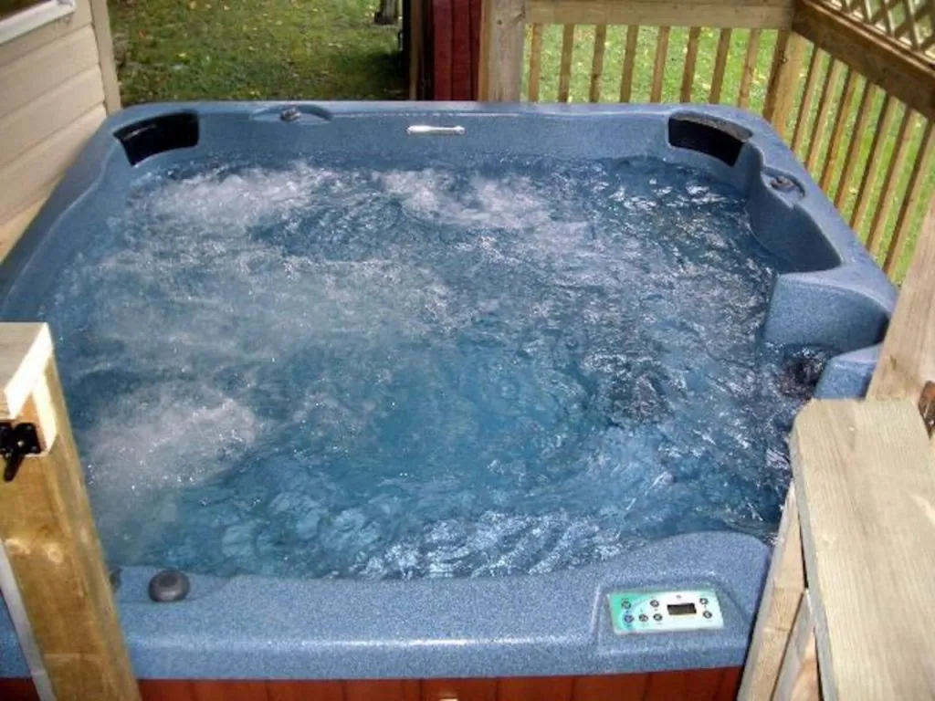 6 BR Blue Mountain Cottage - Private Beach - Hot Tub - Sauna, Ping Pong Table #53R_23