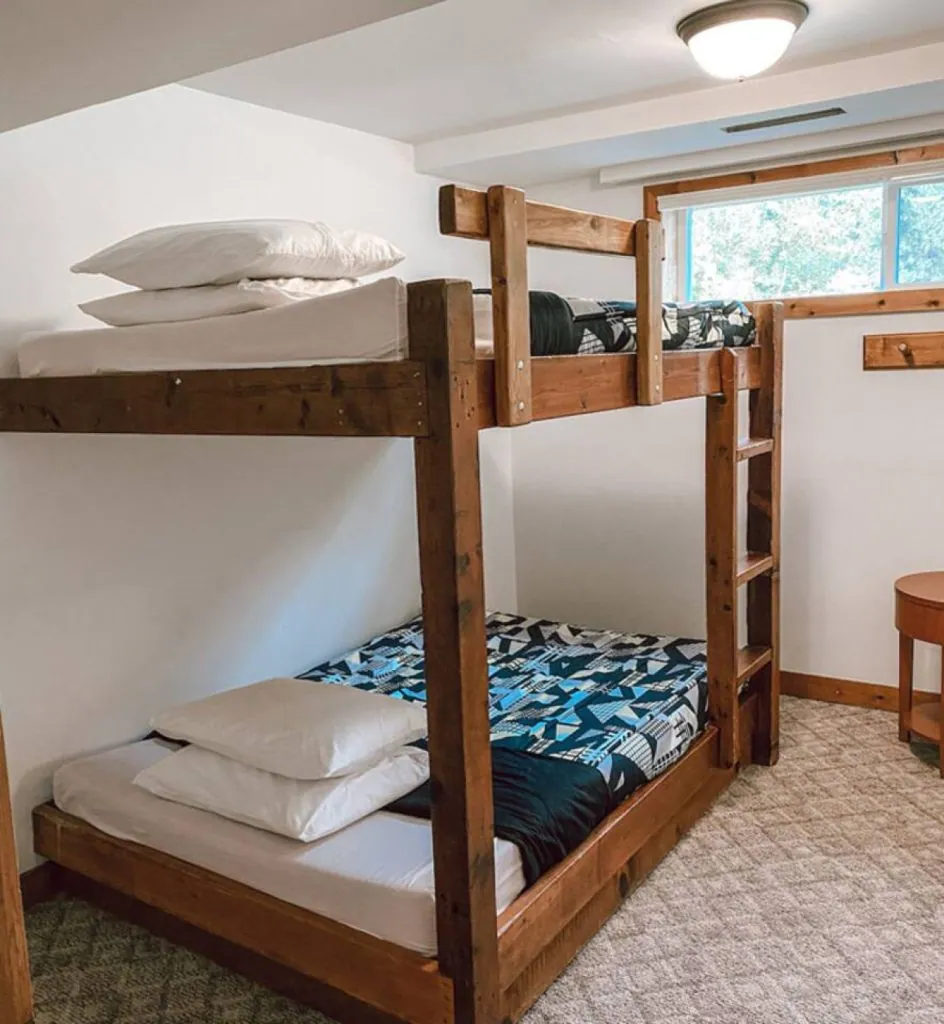 6 BR Blue Mountain Cottage - Private Beach - Hot Tub - Sauna, Ping Pong Table #53R_5