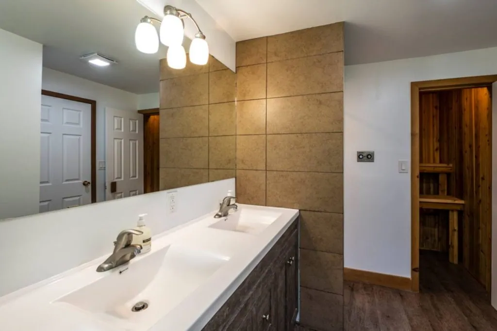 8 BR Stand Alone Chalet Cottage with Hot Tub, Sauna, Ping Pong Table at Blue Mountain #54_5