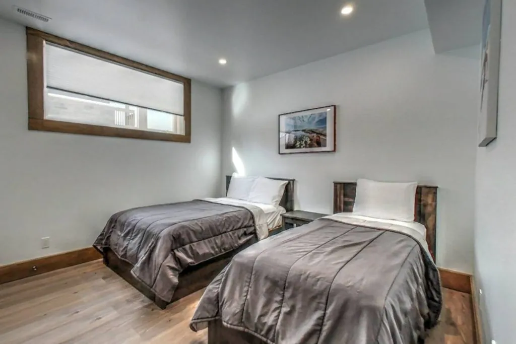Brand New Luxury 7 bedroom Chalet Cottage with Hot Tub at Blue Mountain #A17_5