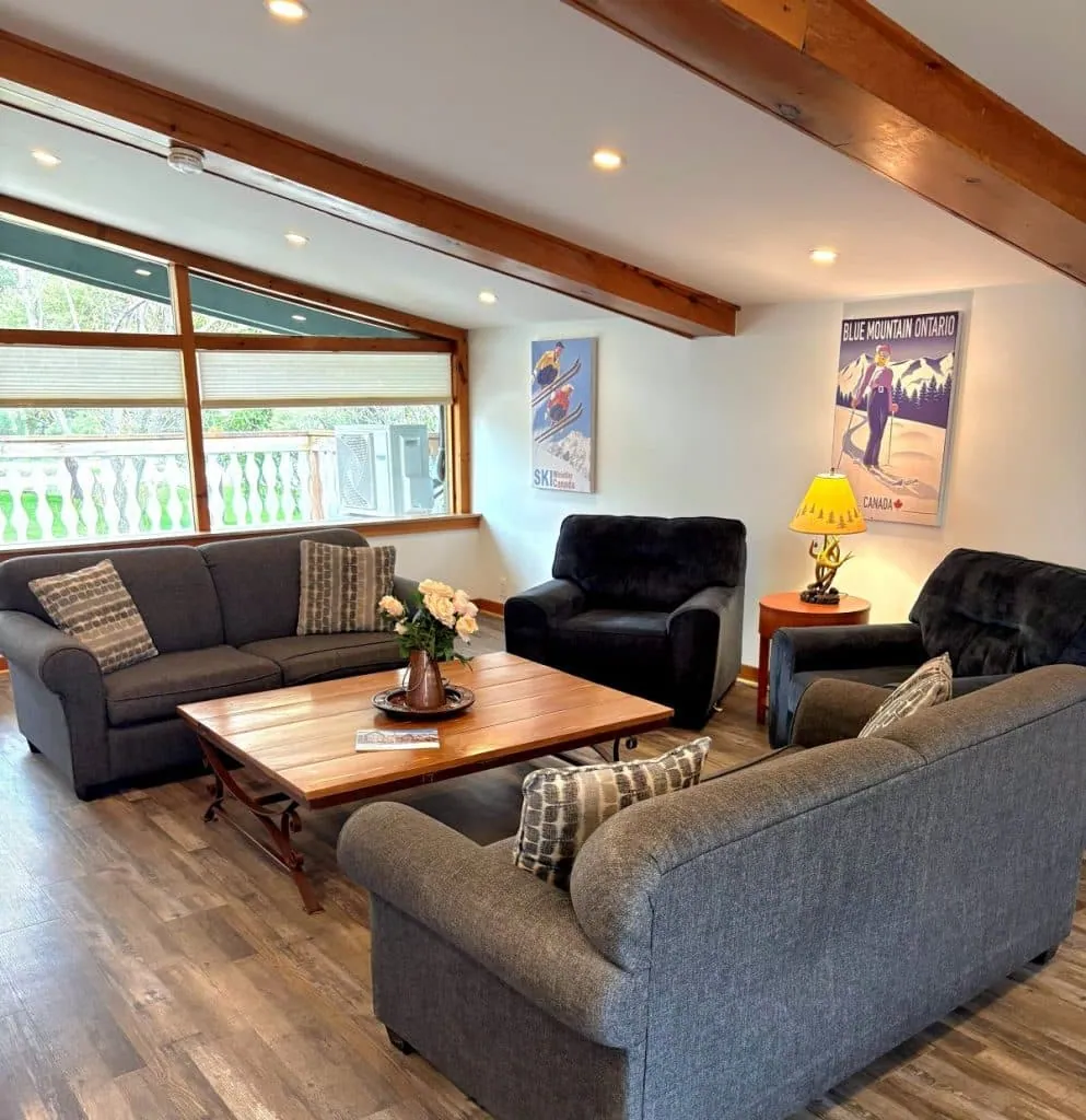 FO1 LIVING ROOM SITTING AREA