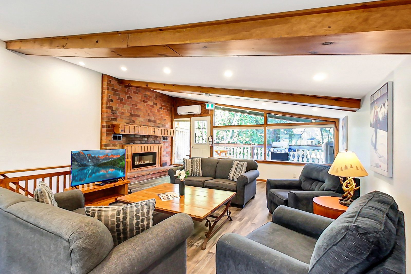 4 bedroom Cottage - Private Beach Access - Walk to Blue Mountain Village - #FO1