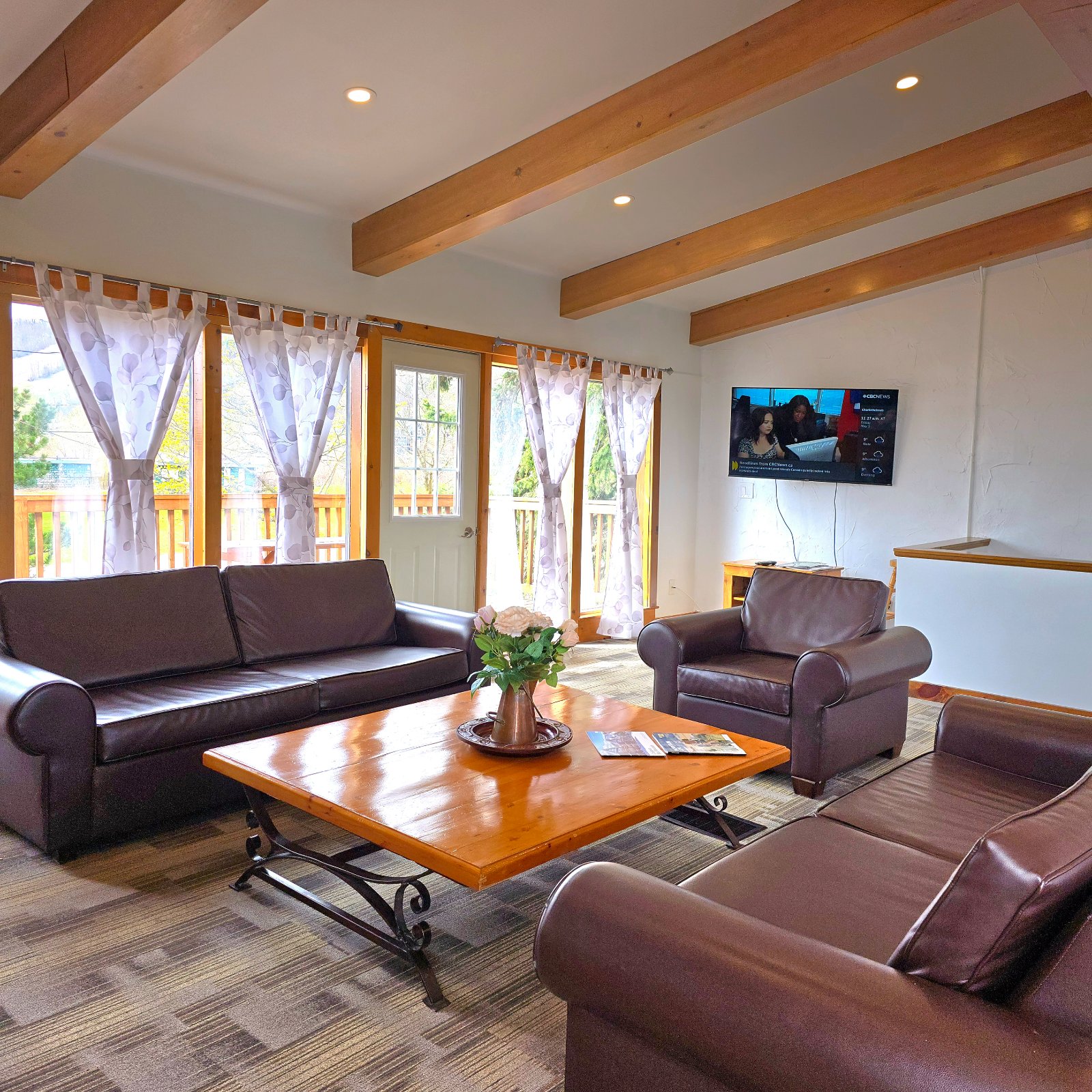 6 BR Blue Mountain Cottage - Private Beach - Hot Tub, Sauna, Ping Pong Table #52L_50