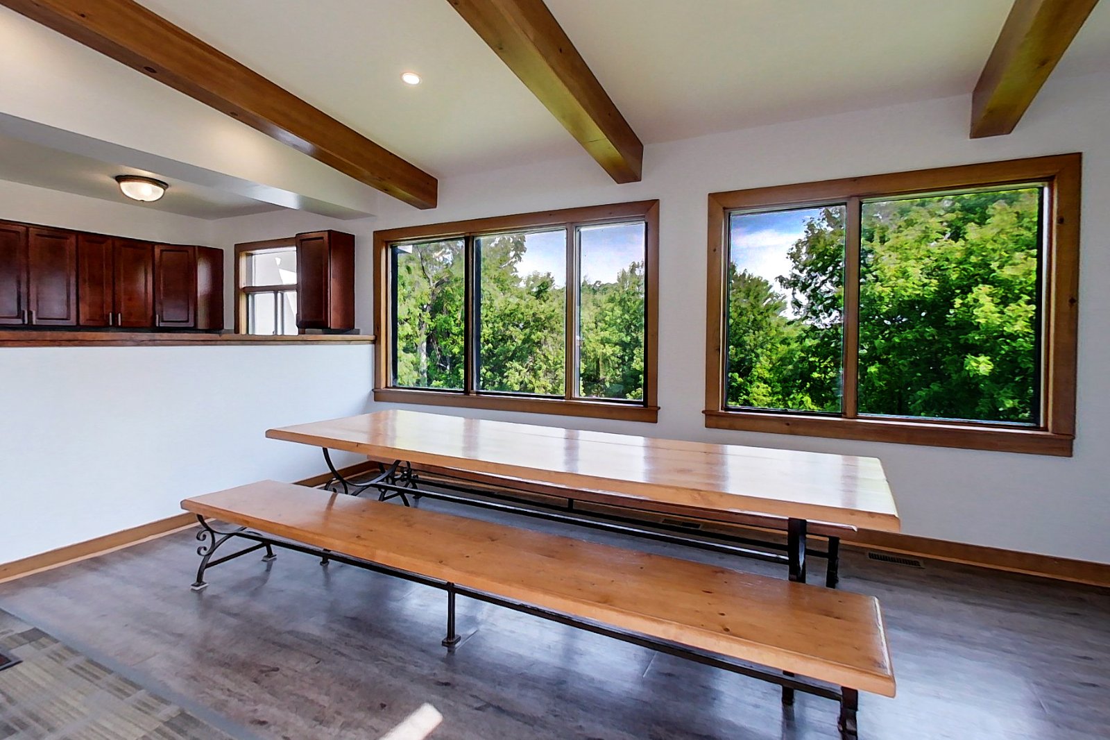 6 bdrm Blue Mountain Cottage - Private Beach - Hot Tub - Sauna, Ping Pong Table, Near the Village - #53L
