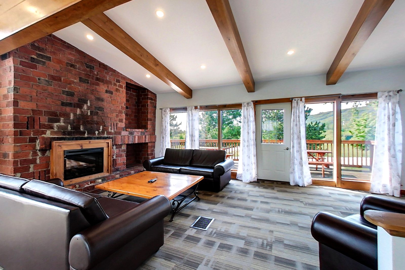 6 bdrm Blue Mountain Cottage - Private Beach - Hot Tub - Sauna, Ping Pong Table, Near the Village - #53R