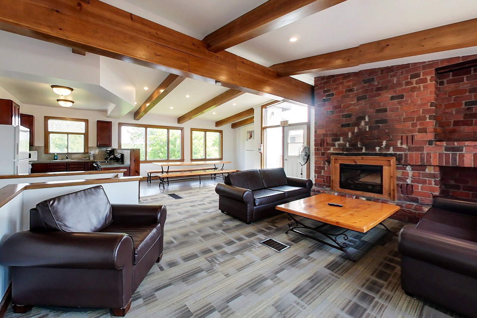 6 bdrm Blue Mountain Cottage - Private Beach - Hot Tub - Sauna, Ping Pong Table, Near the Village - #53R