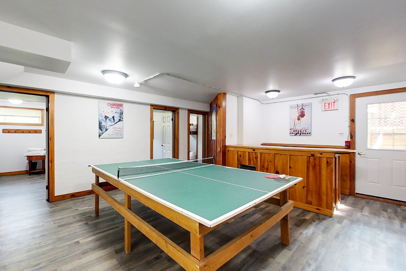 6 bdrm Blue Mountain Cottage - Private Beach - Hot Tub - Sauna, Ping Pong Table, Near the Village - #53R