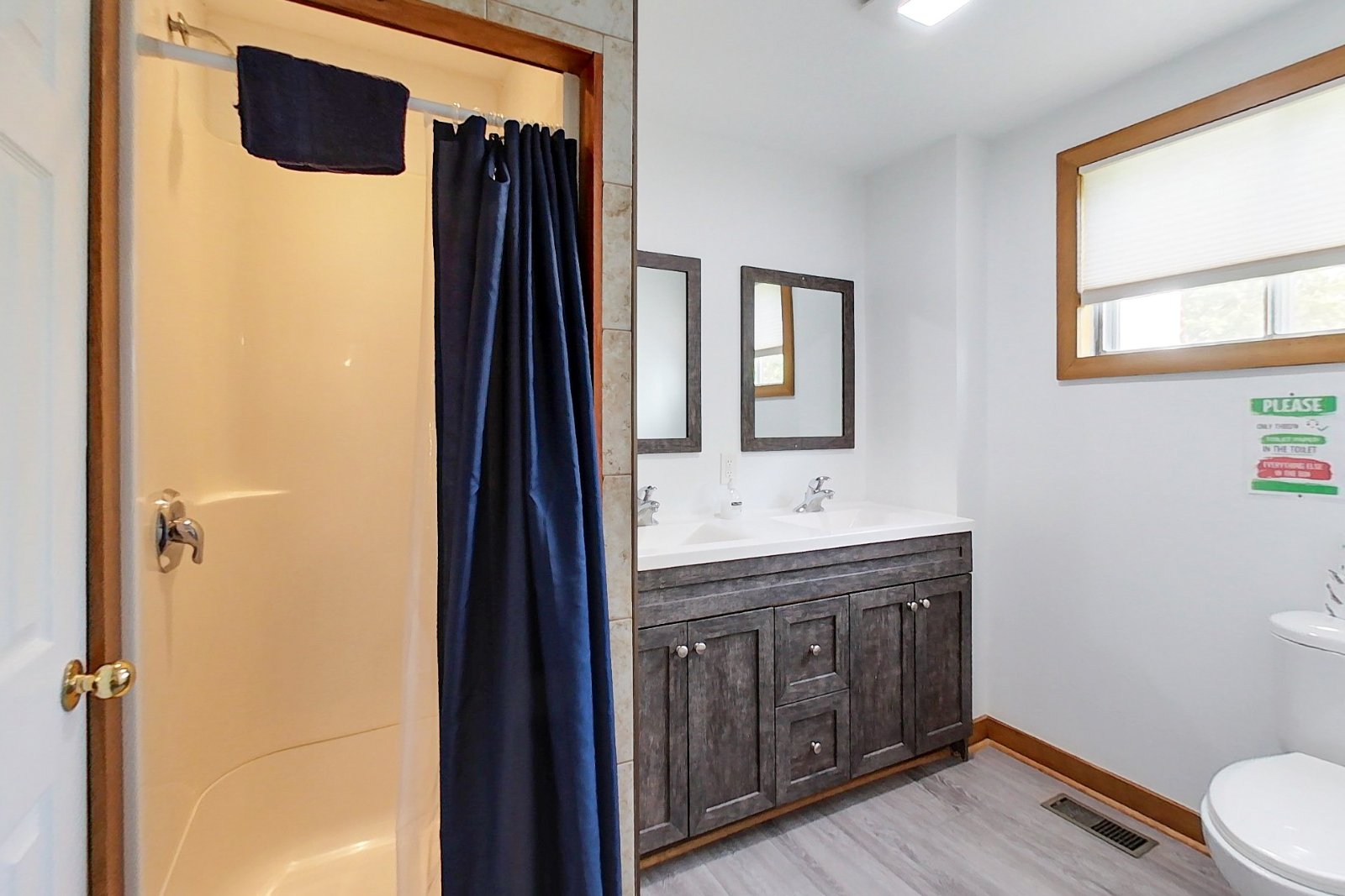 6 bdrm Blue Mountain Cottage - Private Beach - Hot Tub - Sauna, Ping Pong Table, Near the Village - #53R